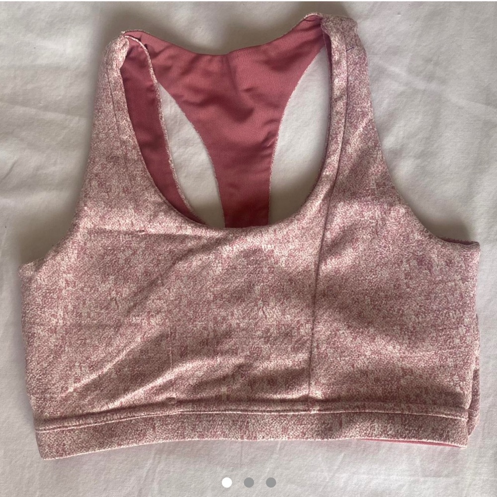 Pink Gymshark Fleur Sports Bra ⭐️ BRAND NEW

Size XS